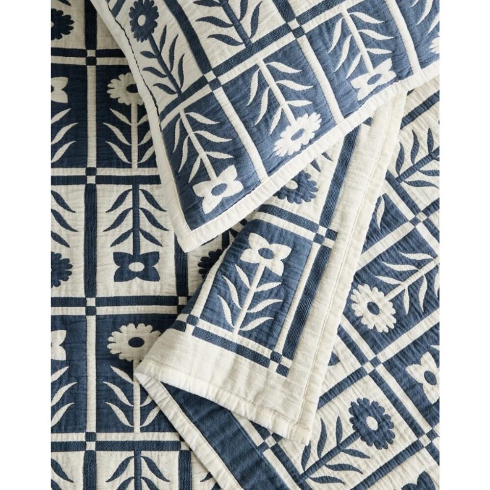 NEW QUINCE Organic Cotton Jacquard Floral Coverlet Blue King California King - Picture 2 of 9